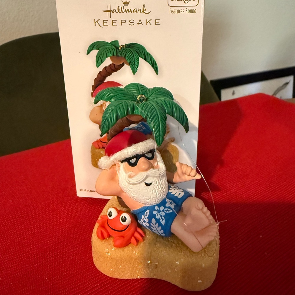 Hallmark Keepsake Magic Mele Kalikimaka Santa Ornament
